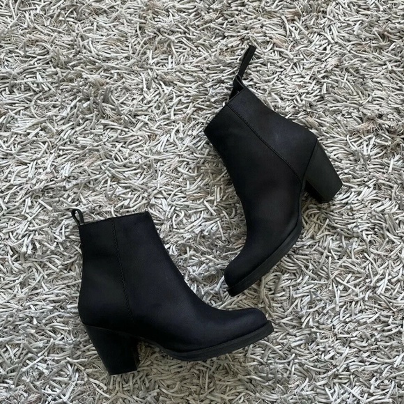 Acne Black Leather Pistola Ankle Boots - Picture 3 of 10